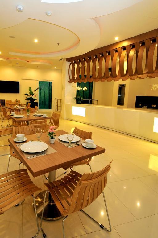Clay Hotel Jakarta Exterior photo