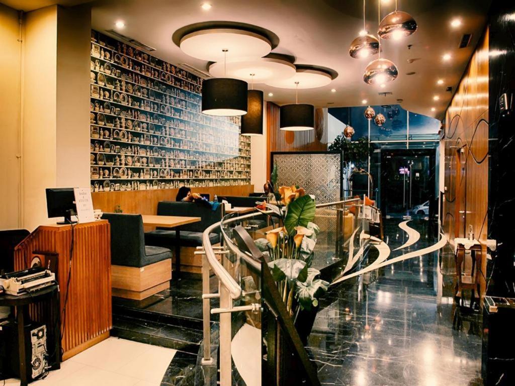 Clay Hotel Jakarta Exterior photo